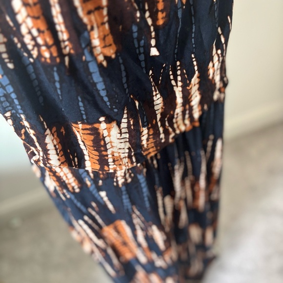 Navy and Tan Tie-Shoulder Maxi Dress - Picture 4 of 7